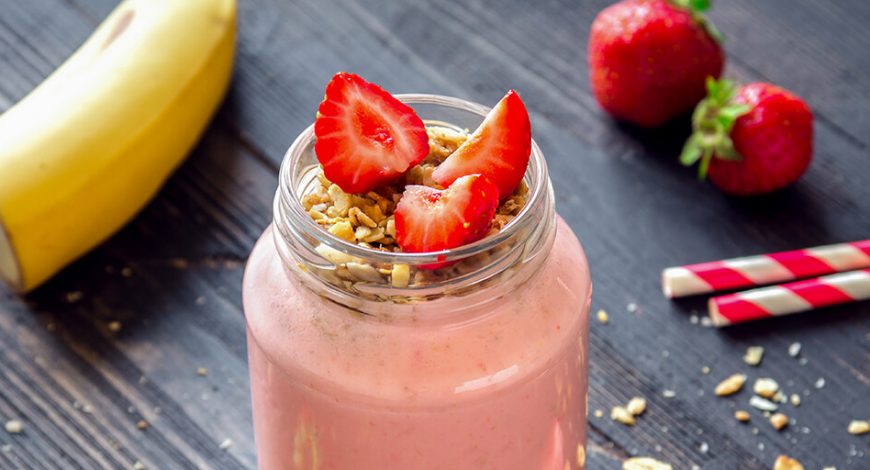 STRAWBERRY BANANA OATS  SMOOTHIE